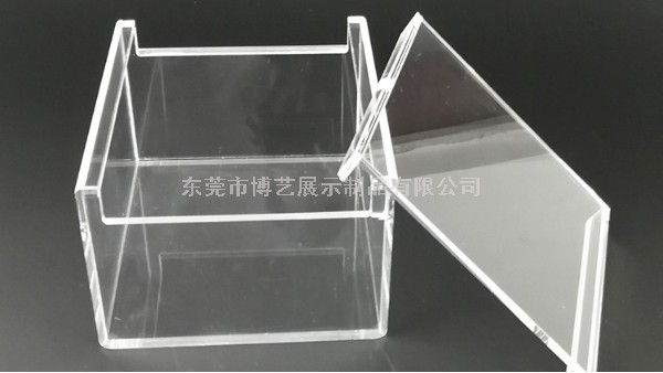 在定制亞克力展示架時(shí)，絲印應(yīng)該注意一些什么事項(xiàng)呢？