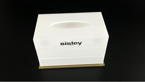 博藝展示的亞克力紙巾盒優(yōu)勢和特點？