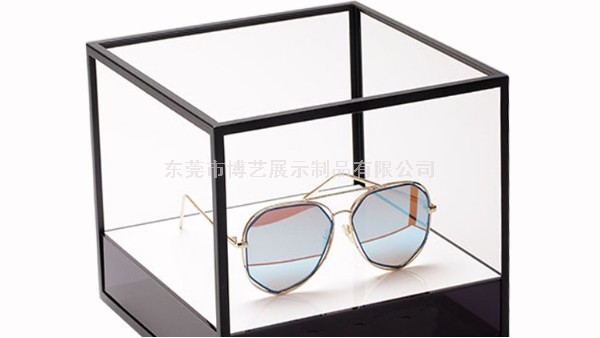 如何用亞克力展架來展示產(chǎn)品呢？